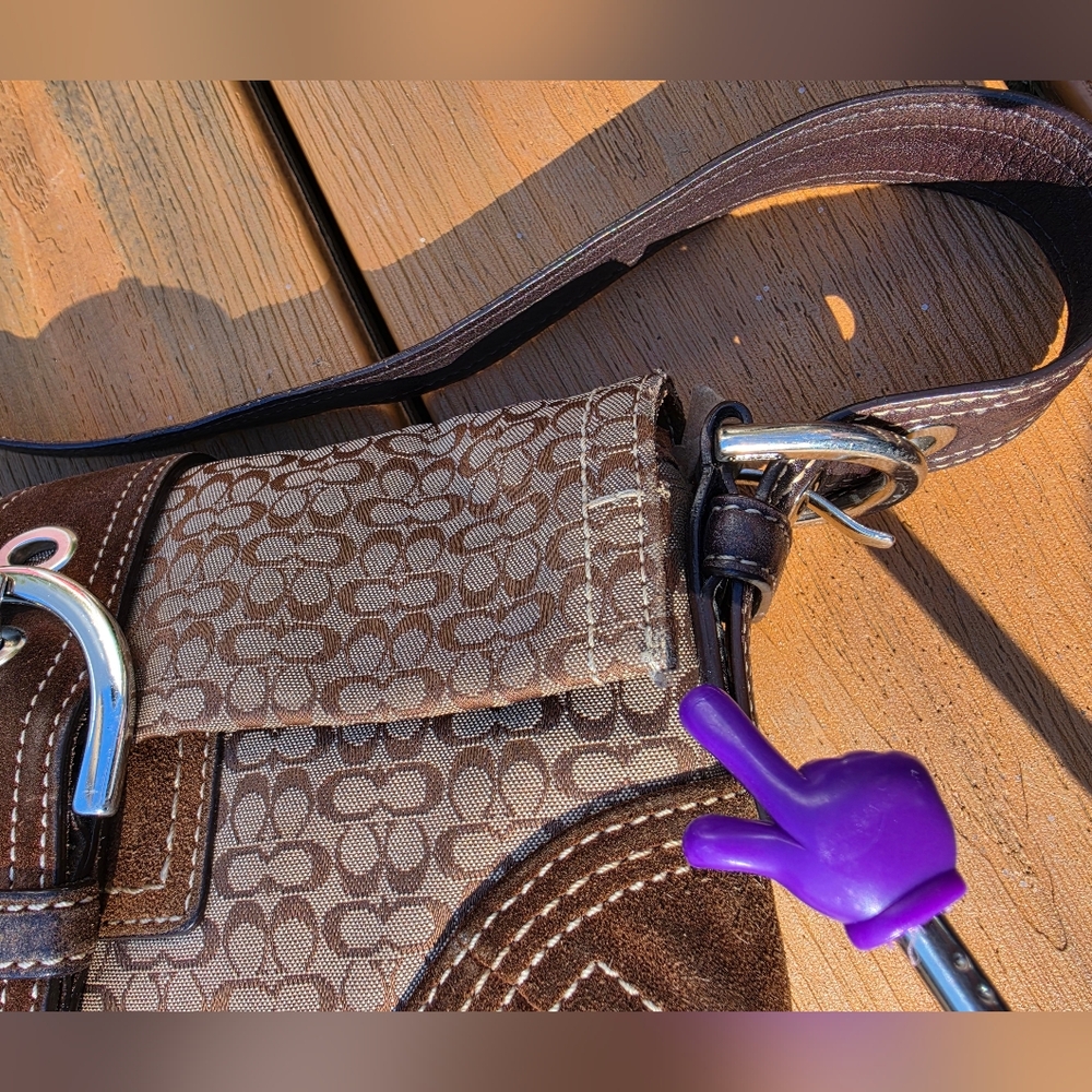 vintage Coach Soho Signature mini buckle shoulder bag. 2005 - Picture 12 of 17